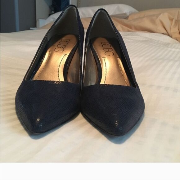 BCBG PUMPS - Picture 2 of 7